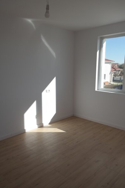 Crevedia, zona retrasa, liniste, 1.3 km de sos. Bucuresti.